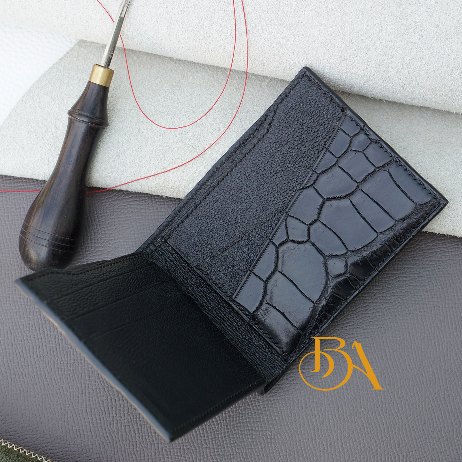 Handcrafted Black Alligator leather bi-fold wallet AWL282